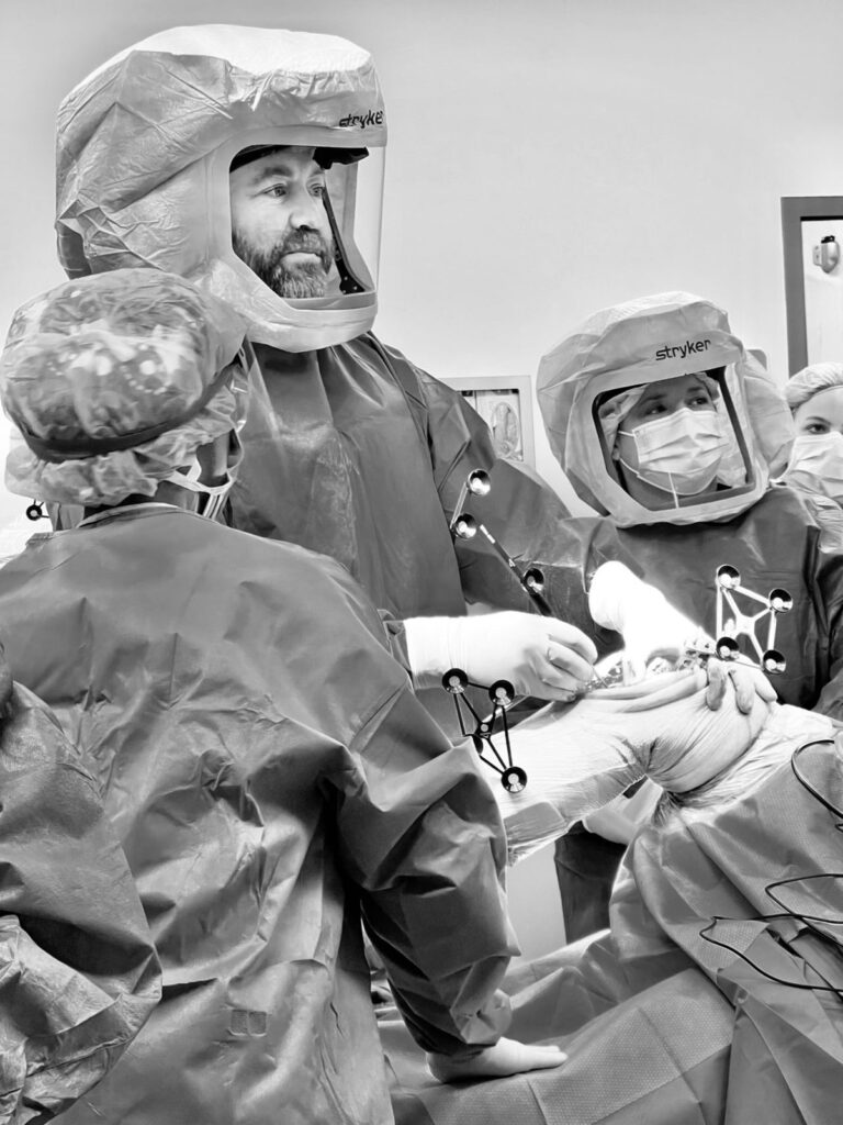 Discover the benefits of robotic-assisted joint replacement with this top St. Louis surgeon